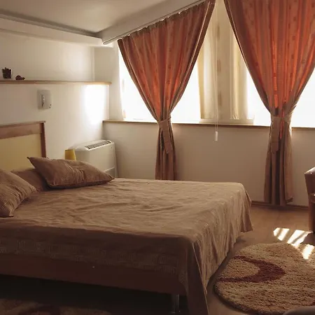 Pensiune Vila Plushotel